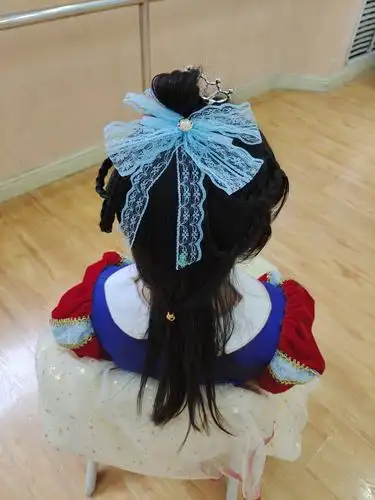 美丽从"头"开始普光教育金色摇篮教师梳小辫比赛美丽来袭