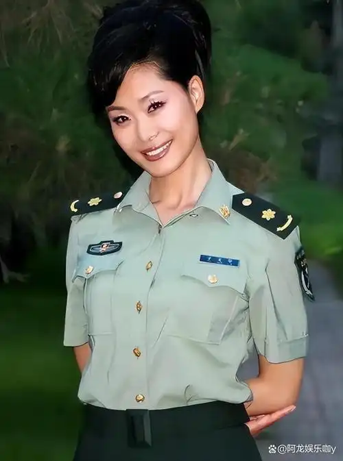 身材丰满长相甜美的八位军旅女歌手你喜欢谁