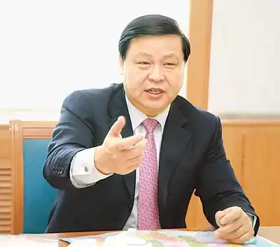 山东省龙口市市委书记杨洪旭创新驱动添活力