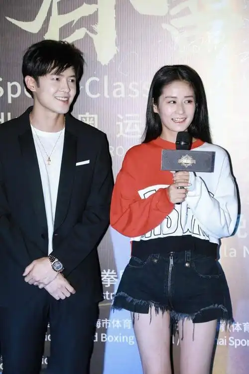 169的颖儿美腿长过180的付辛博?主要是腰线提的高!