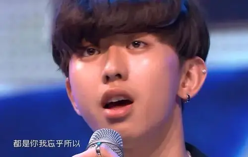 蔡徐坤小奶狗人设崩塌导演故意关美颜真实镜头颜值堪忧