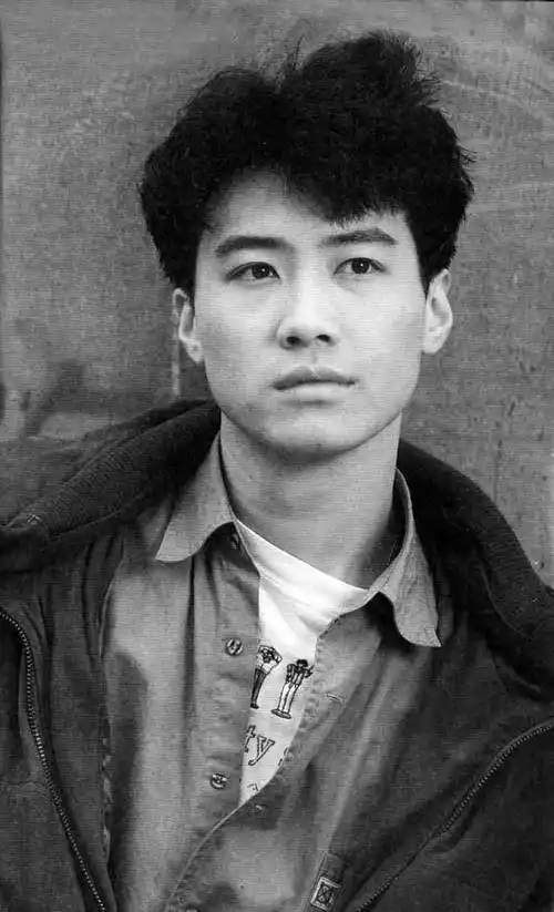 唐国强,就更不用说了,当年80年代最有名的英俊小生,妥妥的颜值担当