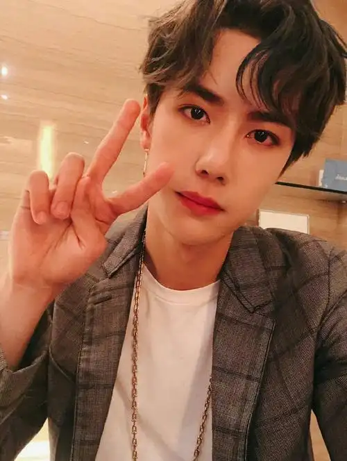 王一博式比耶这么新鲜的一博真的是太可爱居然还有小心心