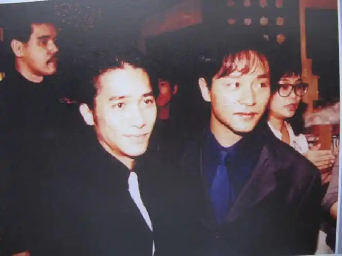 1996年电影《春光乍泄》开镜,张国荣和梁朝伟