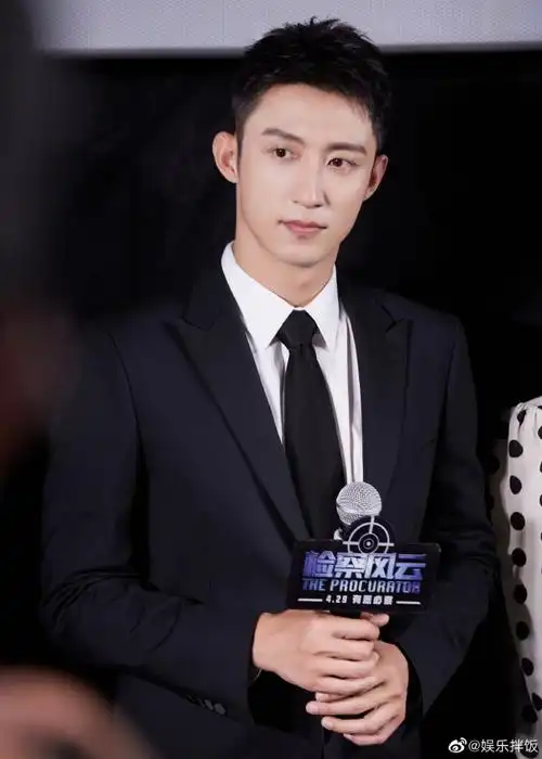 黄景瑜说想演白切黑反派