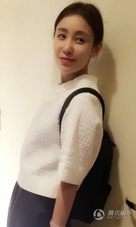 随后石洋子也在微博证实消息,她称吴启华是"大叔",并留言指夫妻缘尽不