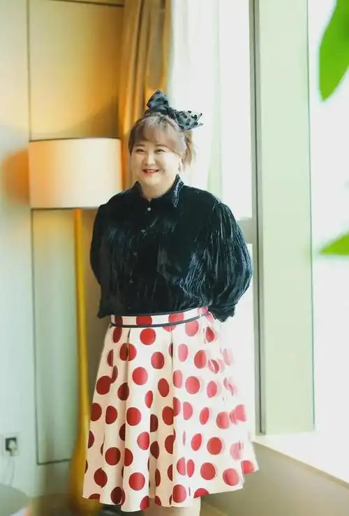 以身材作为噱头热辣滚烫讨巧但更冒险所幸贾玲赢了