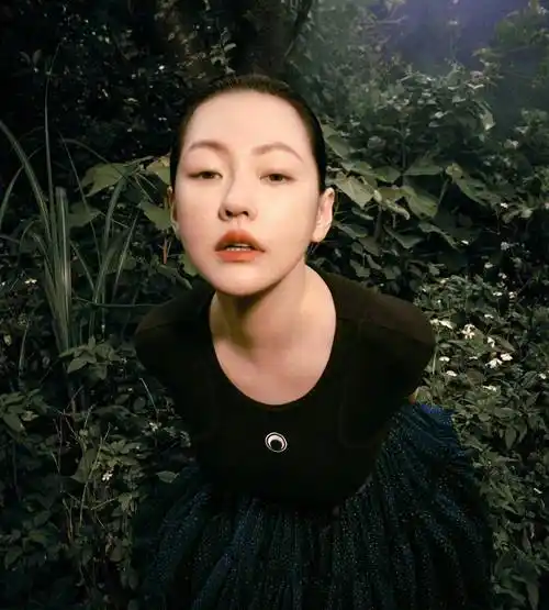 作词人你们肯定没想到,是小s徐熙娣!原唱:蔡健雅,作曲人也是她!3.