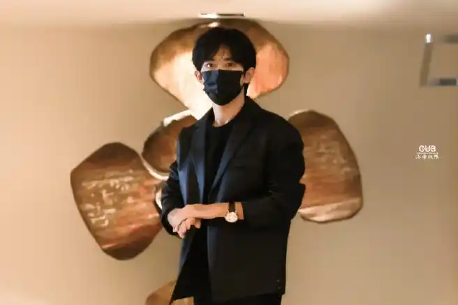 易烊千玺积家全球代言人