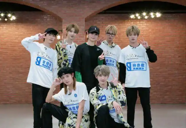 青春有你第一季真的挺糊的但是选手就业率倒是挺高的