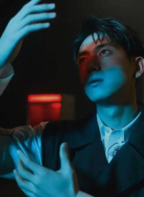 李现最新gq封面大片曝光光影效果很棒表现力满分