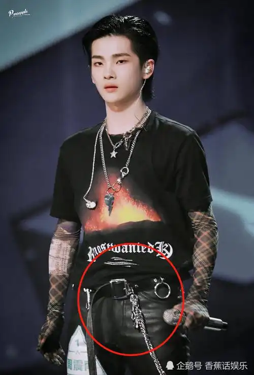 18岁周震南创造营三夺第一,当看到他脸上的"泪水",网友直呼太心疼