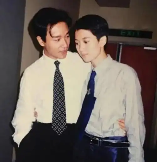 唐鹤德张国荣热吻图片唐鹤德晒与张国荣合照