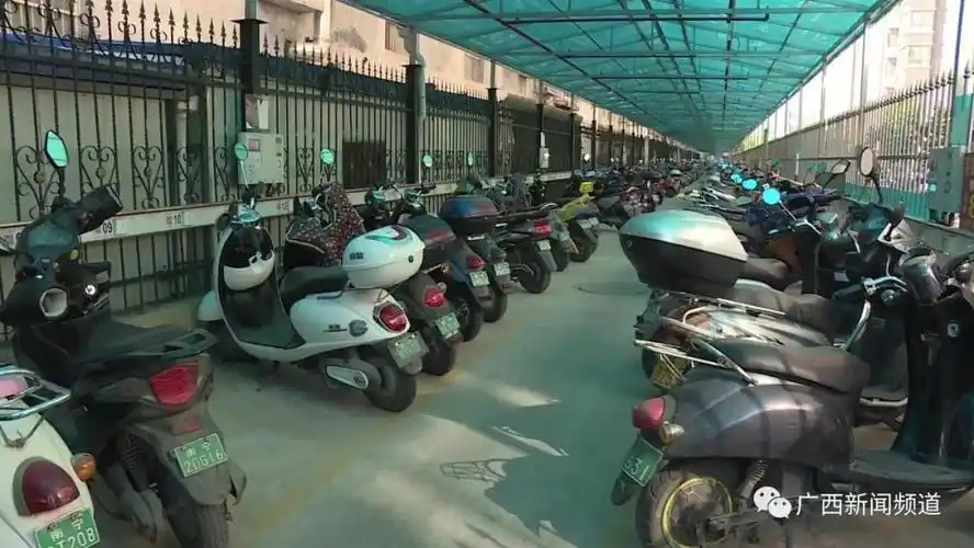 昨天,消防部门联合政府部门在南宁开展了电动自行车停放充电场所火灾