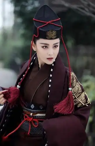 细数女扮男装穿起官服的女子,范冰冰,热巴,景甜比帅哥还要帅