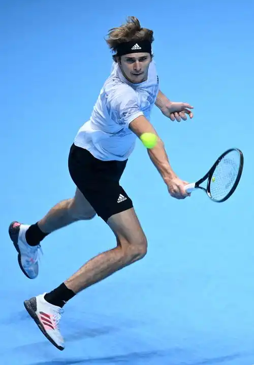 网球——atp年终总决赛:焦科维奇胜兹维列夫