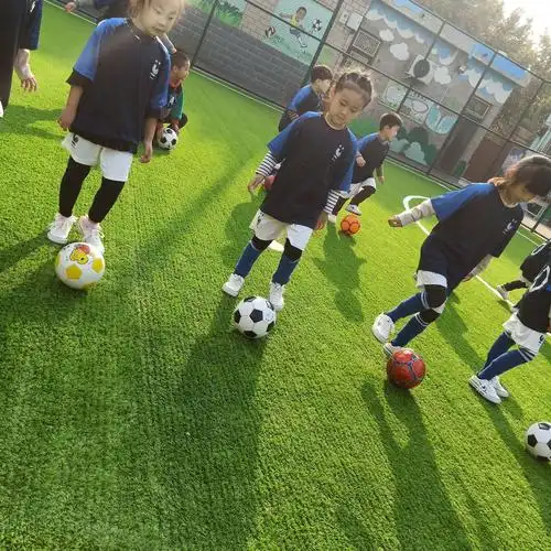 道口镇实验幼儿园足球课