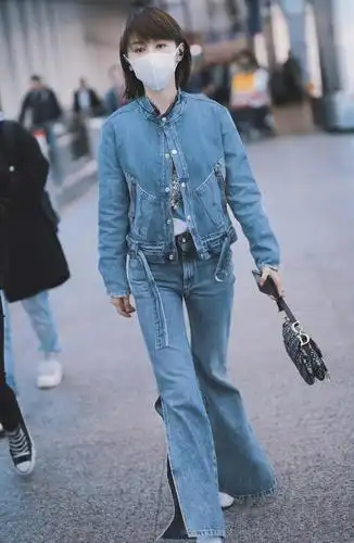 王子文一身牛仔look现身,充满青春活力,清新甜美魅力无限