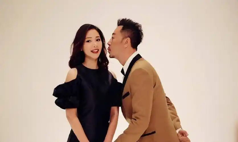 郭涛妻子李燃,嫁大15岁丈夫,婚后生两娃,一家四口幸福甜蜜_年龄_时候