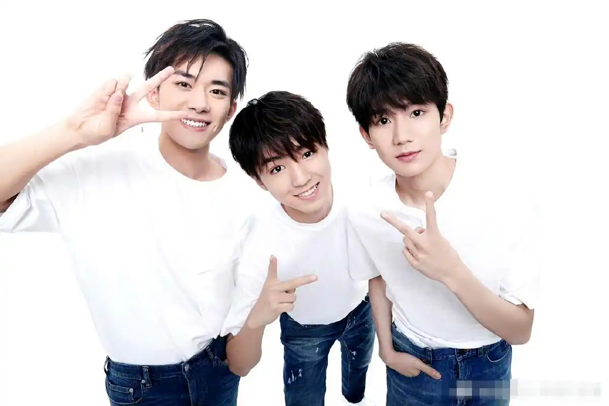 tfboys##王俊凯王源易烊千玺怎么不笑了# 上一次看到他们三个这么