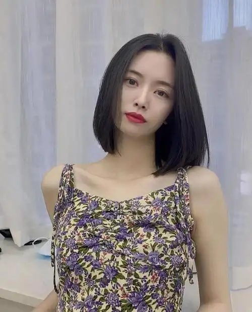 发型,换了瞬间提升气质形象,还很显脸小|短发|微卷|减龄|空气刘海