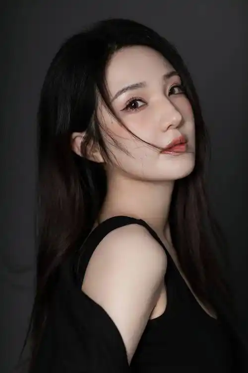 导演王晶选角色眼光精准,晶女郎桂晶晶《老板娘2》港味十足-影圈焦点