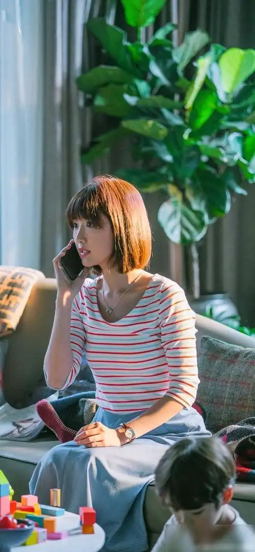 细数毛晓彤在三十而已中的服饰感觉她每件都是乖乖女的形象