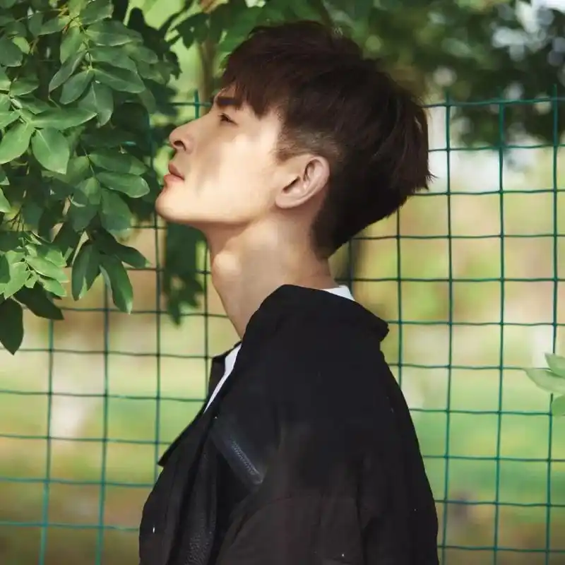 男生侧脸这样留肯定会变帅