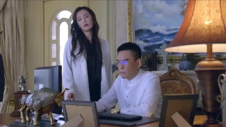 卧虎:黑老大派梅子姐接触小弟,哪料梅子姐早已芳心暗许,精彩!