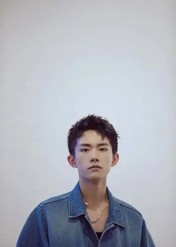 易烊千玺手机壁纸,iphone壁纸.