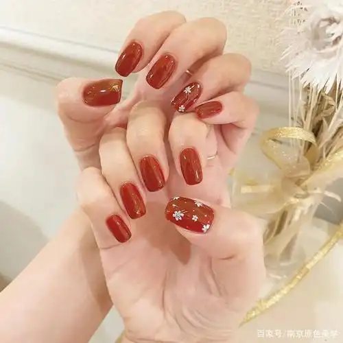 焦糖色,秋冬最高级的美甲色!