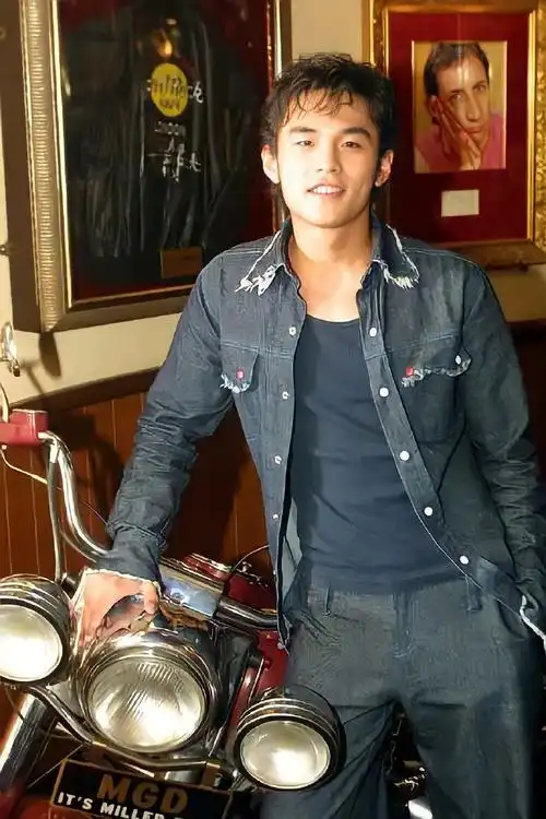 周杰伦久违的自拍