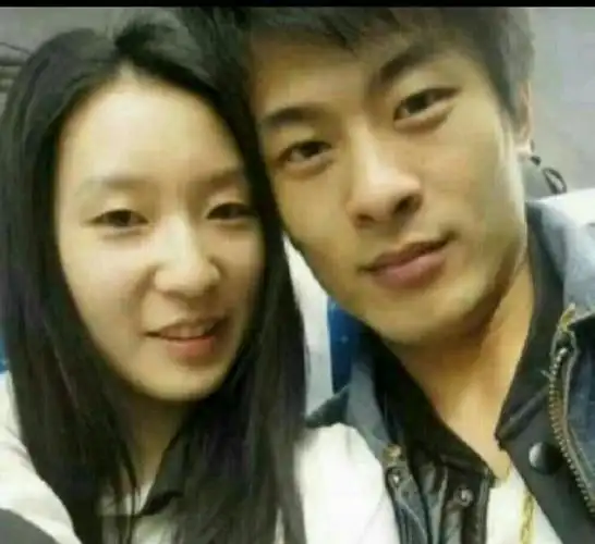 初瑞雪否认辛巴抛弃妻子网友晒出实锤瞬间打脸