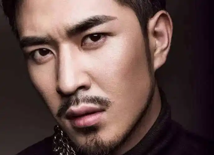 20岁的男生留点胡渣,女生怎么看?-剧情奥秘