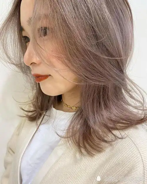 2021显白发色推荐经典不败奶茶亚麻棕透明微雾超有质感