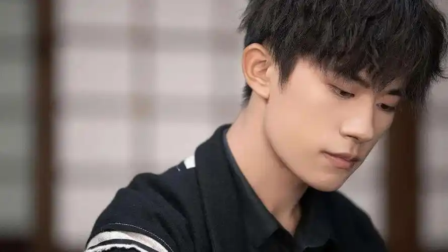 国话院发出情况说明,易烊千玺得以沉冤昭雪,粉丝开始为他洗地__财经