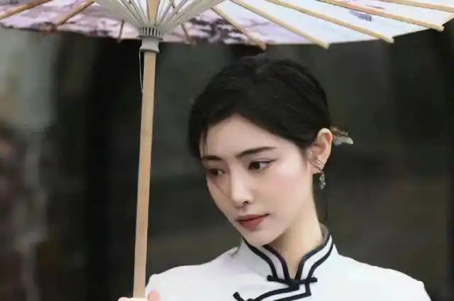 许佳琪旗袍秀完美s身材