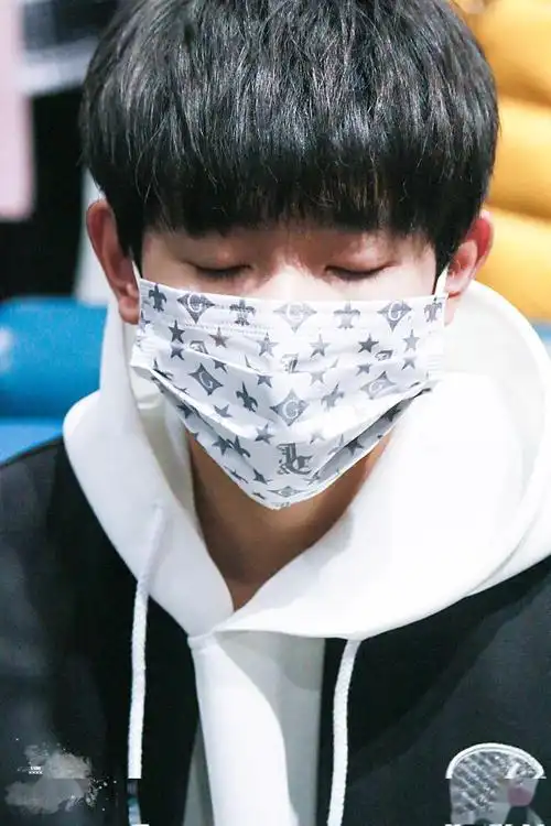 那些年王源的口罩图案 可可爱爱没有脑袋