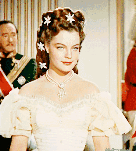 电影中茜茜公主与画像中的发型服饰完全一样真实版茜茜公主的画像是不