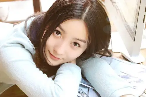 张维娜恬静文艺生活照高清图片