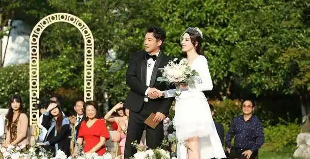 沙溢郭麒麟抗大旗,蔡徐坤略显尴尬,baby令人失望_节目_首期_郑恺