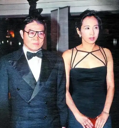 朱玲玲的大遗憾,不是霍启山至今单身,而是她晚了30年嫁给罗康瑞