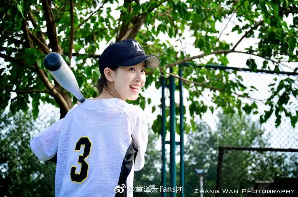 奶茶妹妹棒球写真旧照公开 青春少女活力足_高清图集_新浪网