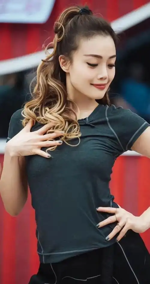 容祖儿精致优雅温婉写真美艳动人