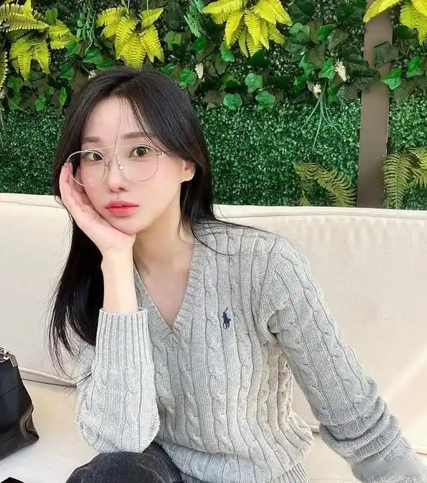 我承认,对戴眼镜的女孩子毫无抵抗力!