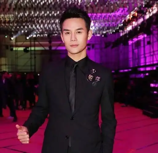 事实证明,号称"叔圈顶流"的王凯,走上了另一条人生大道!