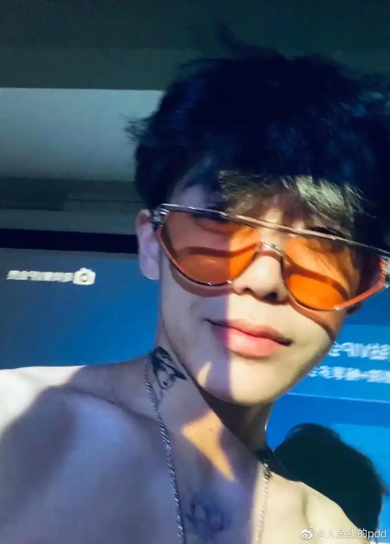 人鱼线的pdd #不是老95 #余庆伟的黑店 #腹肌人鱼线 - 抖音