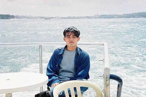青春的味道周杰伦年轻时日系风照片流出和现在反差巨大