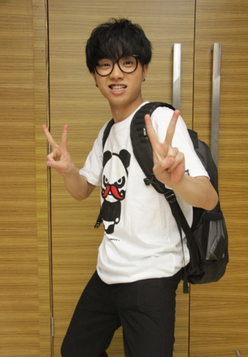 从纯情男孩到我有一个孩子,华晨宇到底经历了什么?