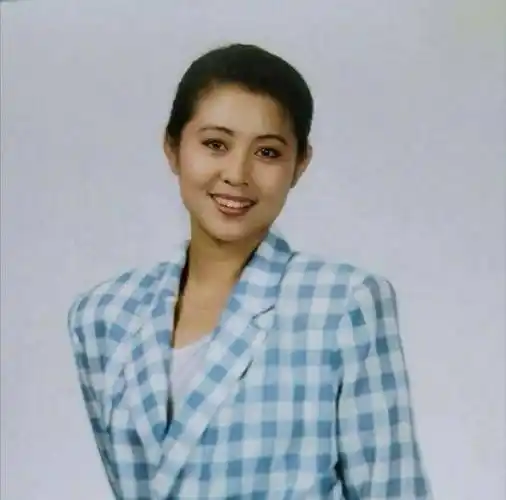 年轻时候的倪萍,温婉大气,现在的倪萍依旧温婉大气.